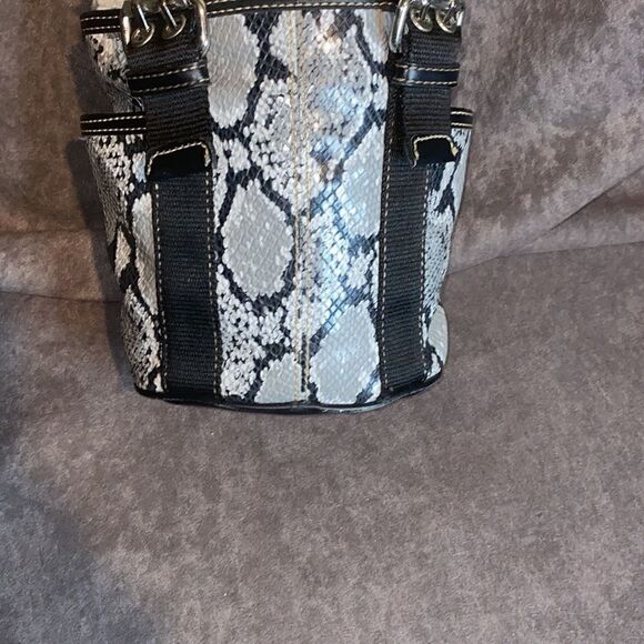 Nine West small purse *Sale* Bundle 2 purses for $60 - Picture 3 of 11